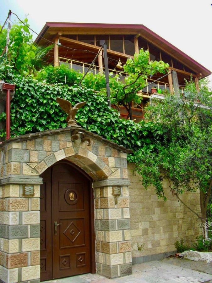 Alimeti Guesthouse เบราท ภายนอก รูปภาพ