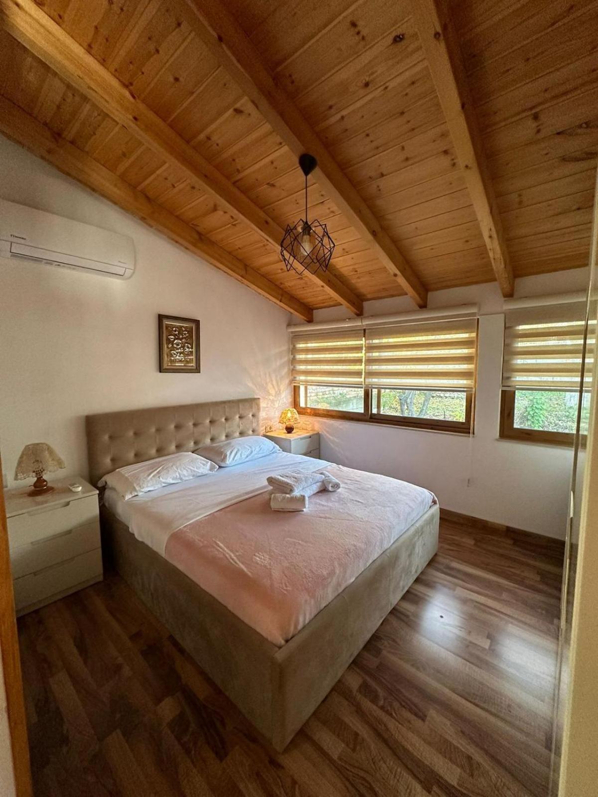 Alimeti Guesthouse เบราท ภายนอก รูปภาพ