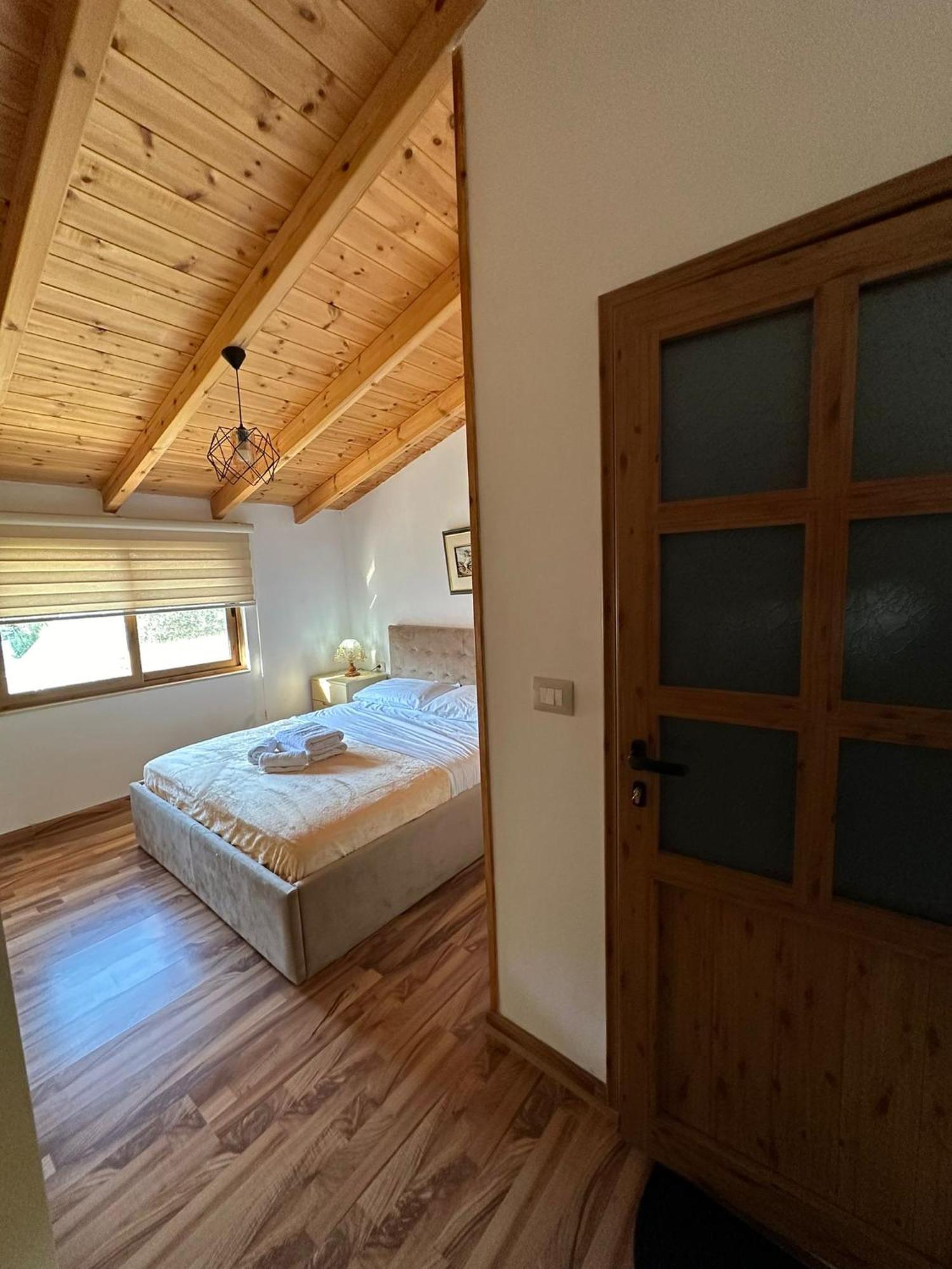 Alimeti Guesthouse เบราท ภายนอก รูปภาพ