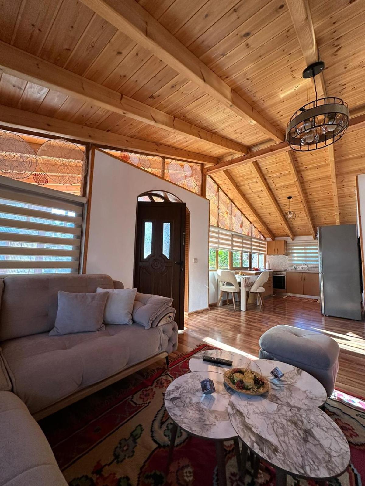Alimeti Guesthouse เบราท ภายนอก รูปภาพ