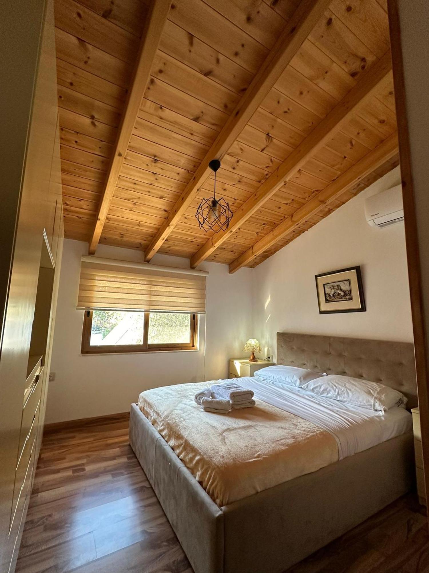 Alimeti Guesthouse เบราท ภายนอก รูปภาพ