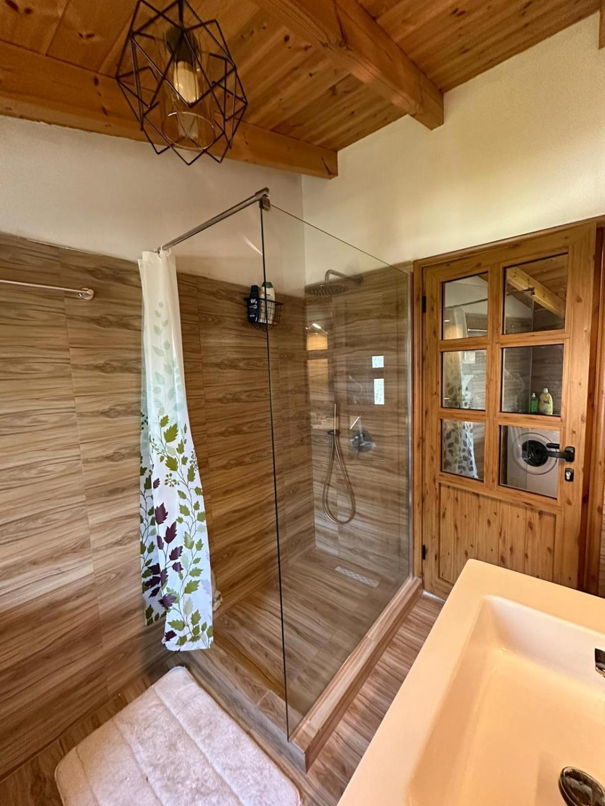 Alimeti Guesthouse เบราท ภายนอก รูปภาพ