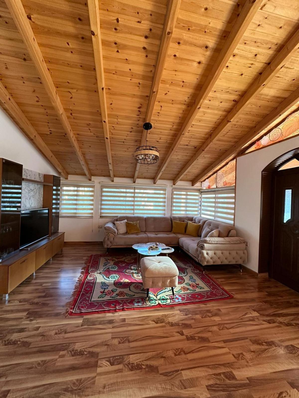 Alimeti Guesthouse เบราท ภายนอก รูปภาพ