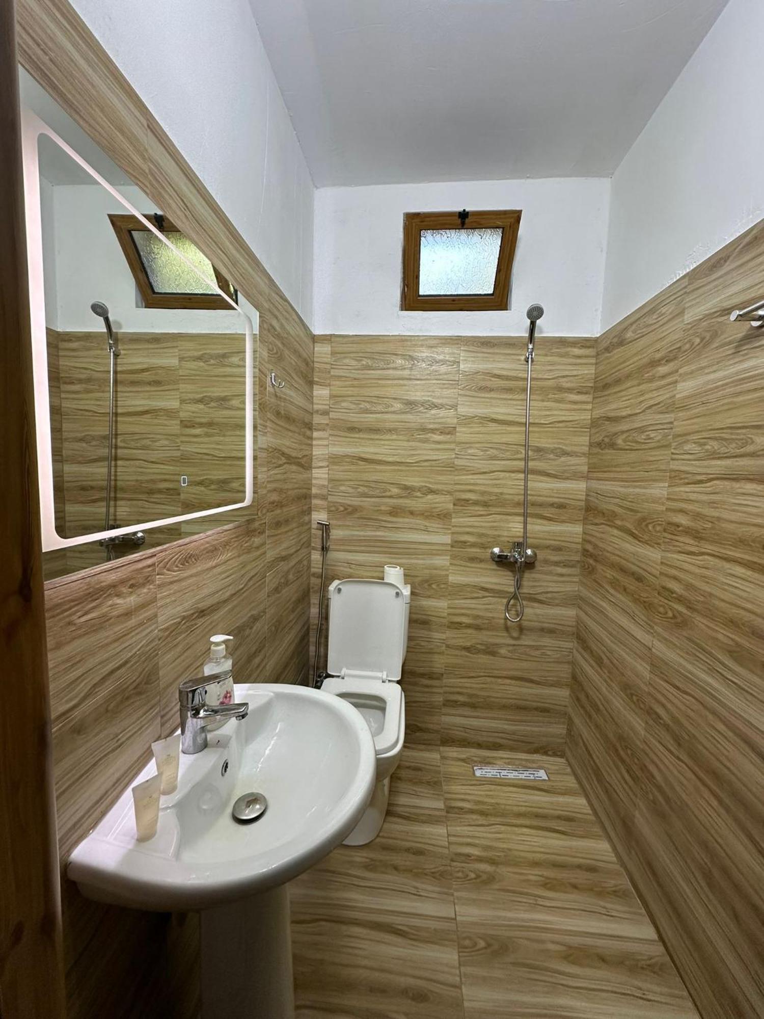 Alimeti Guesthouse เบราท ภายนอก รูปภาพ
