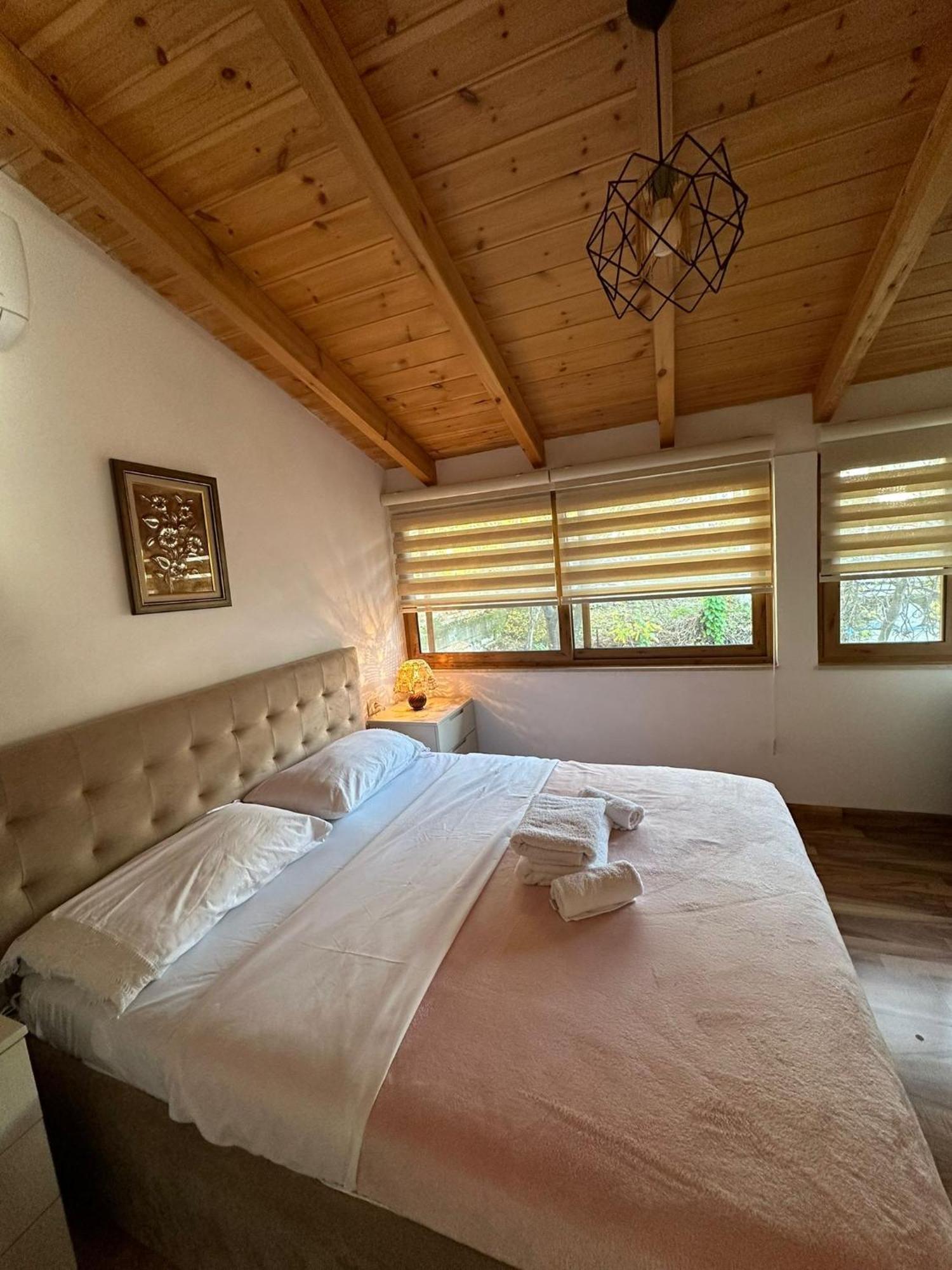 Alimeti Guesthouse เบราท ภายนอก รูปภาพ